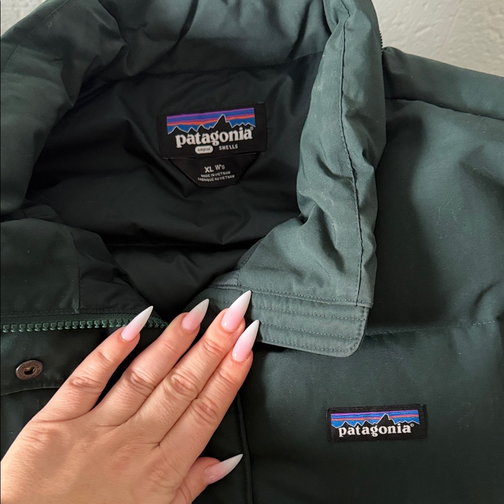 Patagonia Women's Forest Green Puffer Coat